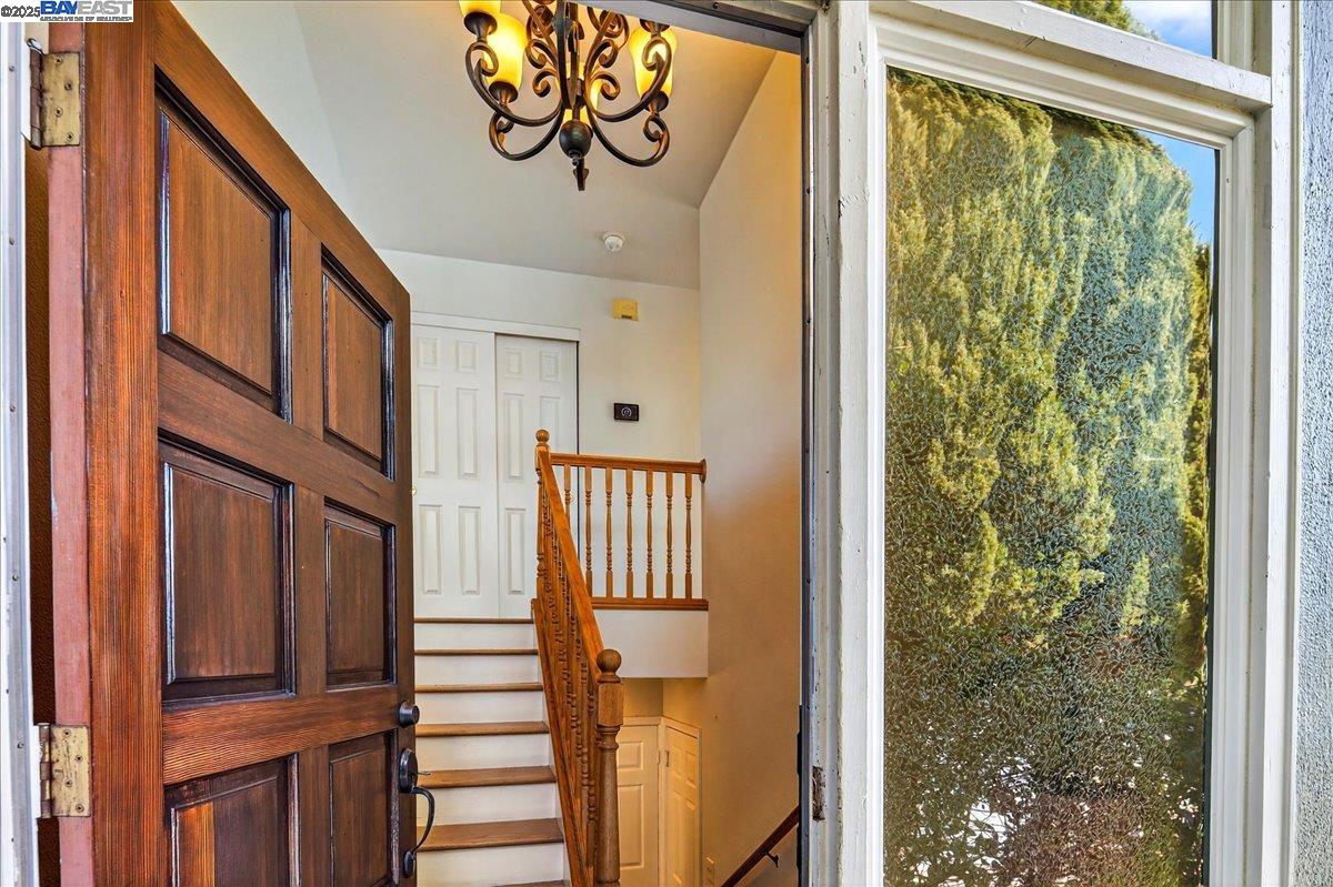 Detail Gallery Image 5 of 54 For 15356 Sullivan Ave, San Leandro,  CA 94579 - 4 Beds | 3 Baths