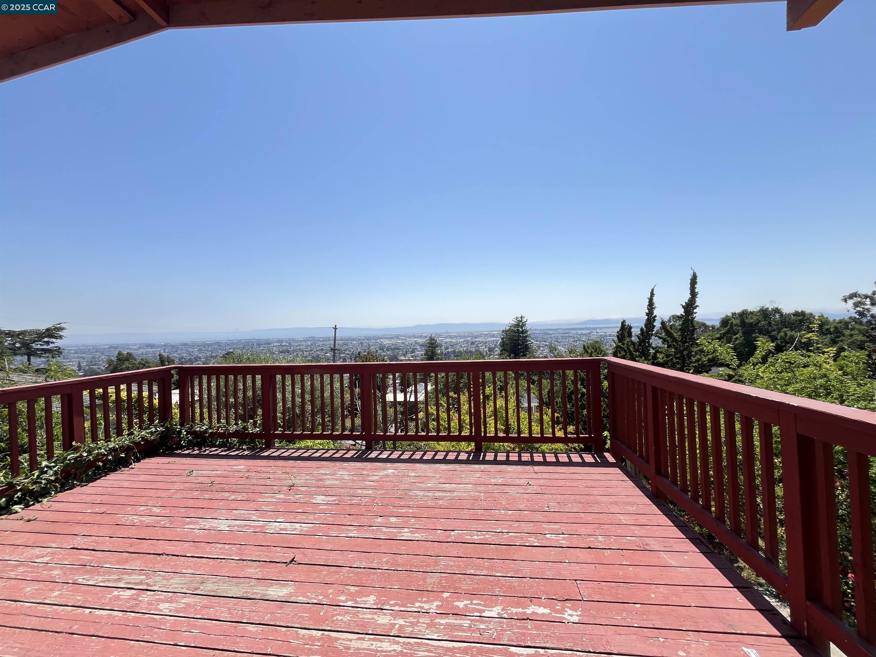 Detail Gallery Image 2 of 48 For 7618 Sunkist Dr, Oakland,  CA 94605 - 3 Beds | 2 Baths