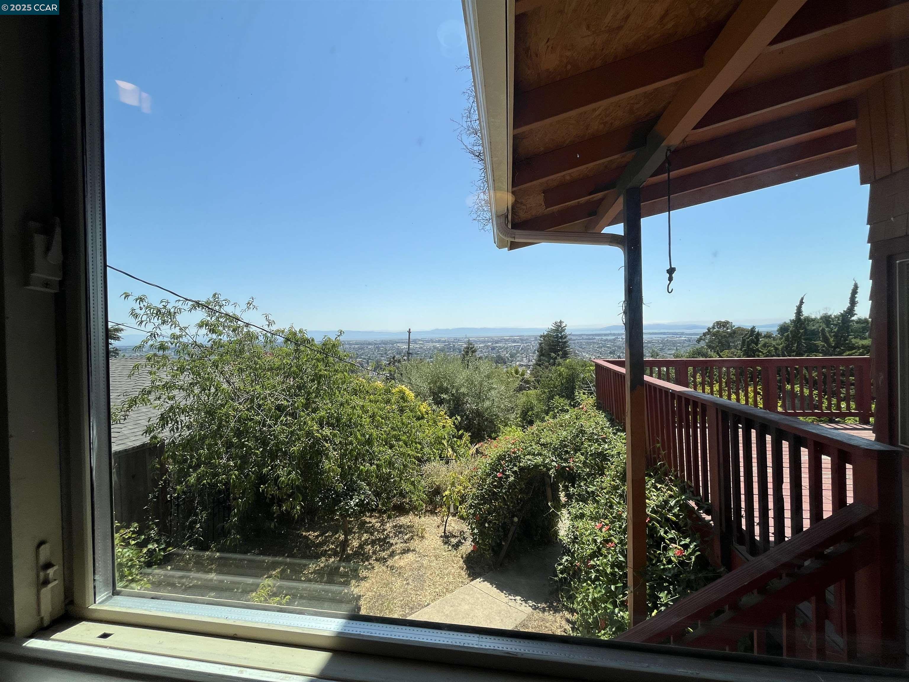 Detail Gallery Image 12 of 48 For 7618 Sunkist Dr, Oakland,  CA 94605 - 3 Beds | 2 Baths