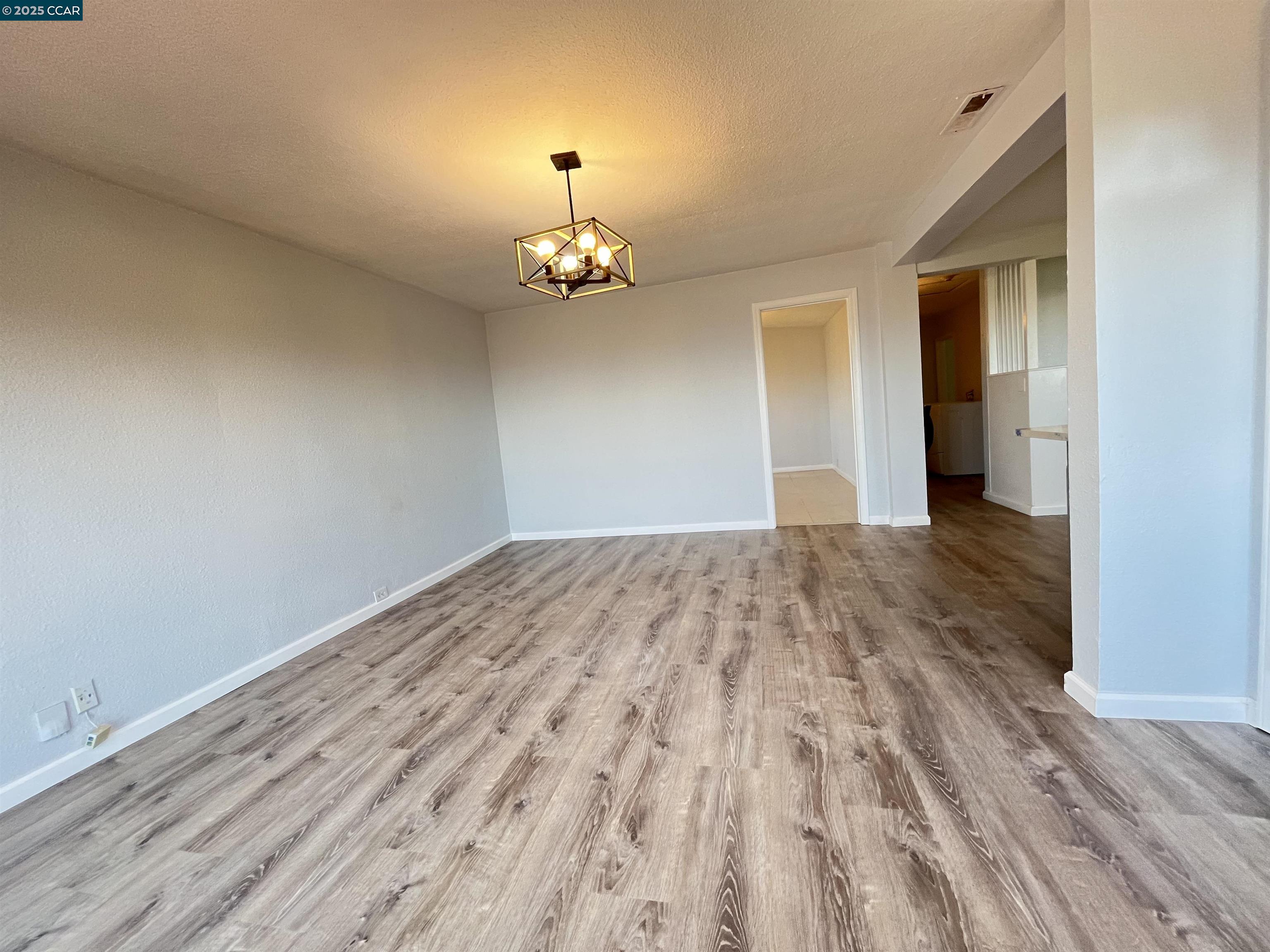 Detail Gallery Image 16 of 48 For 7618 Sunkist Dr, Oakland,  CA 94605 - 3 Beds | 2 Baths