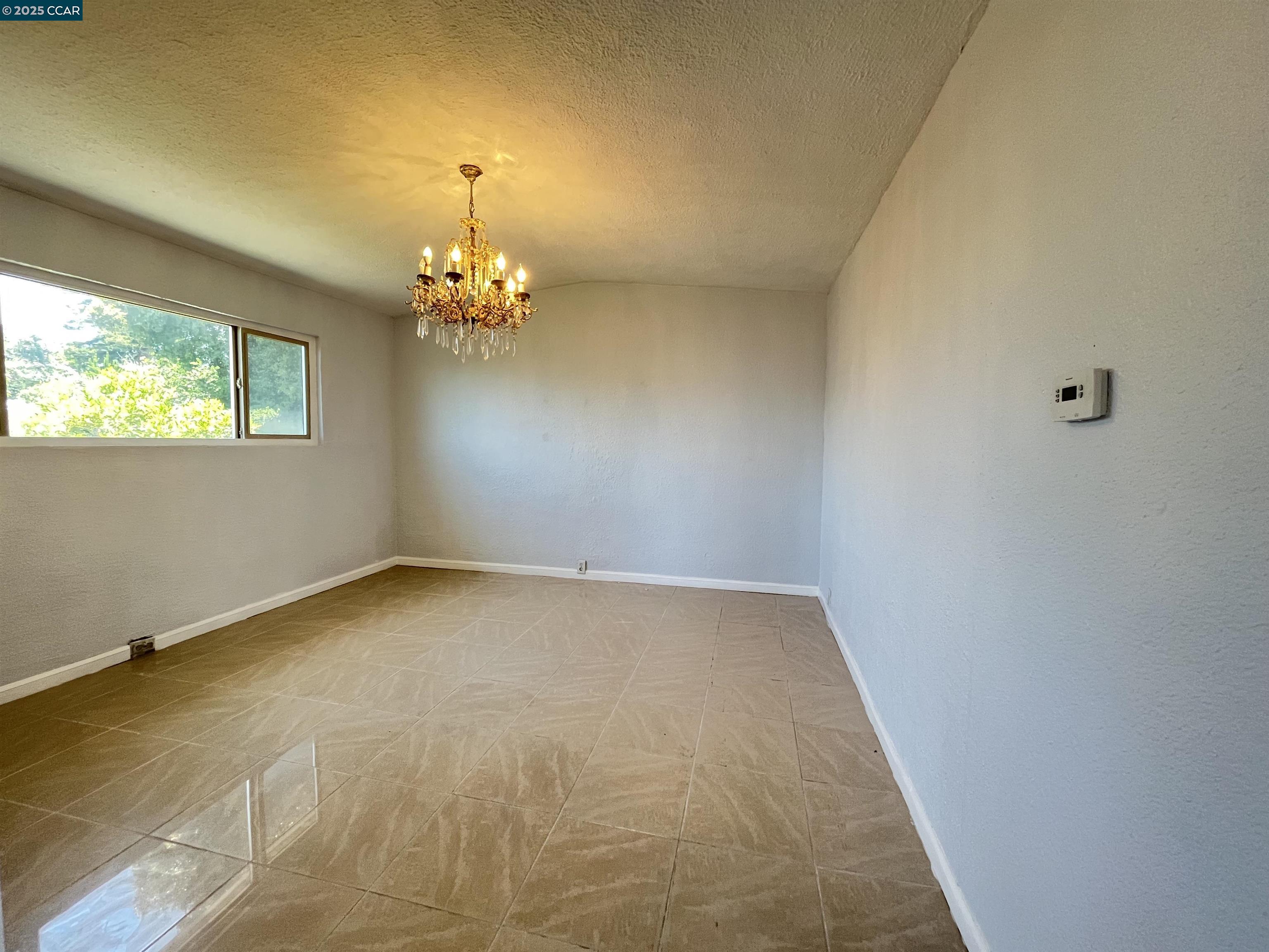 Detail Gallery Image 17 of 48 For 7618 Sunkist Dr, Oakland,  CA 94605 - 3 Beds | 2 Baths