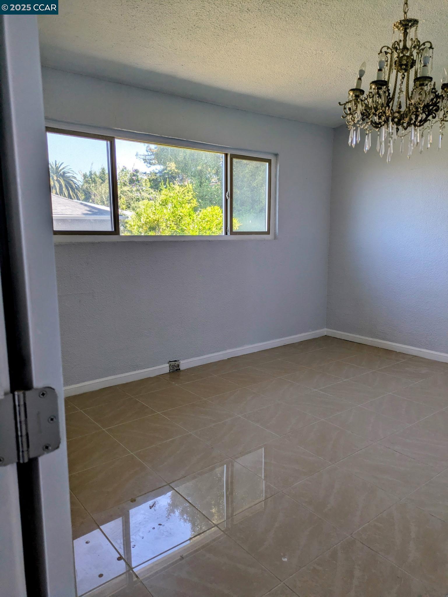 Detail Gallery Image 18 of 48 For 7618 Sunkist Dr, Oakland,  CA 94605 - 3 Beds | 2 Baths