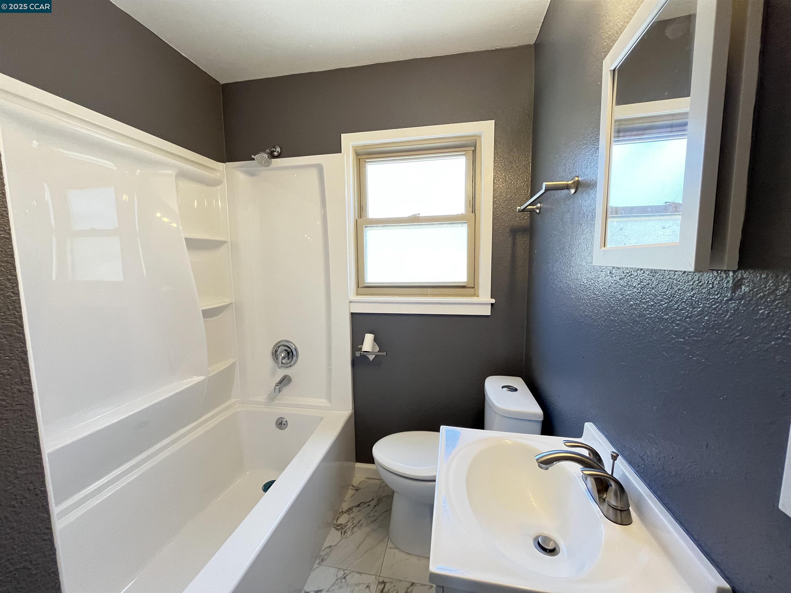 Detail Gallery Image 20 of 48 For 7618 Sunkist Dr, Oakland,  CA 94605 - 3 Beds | 2 Baths