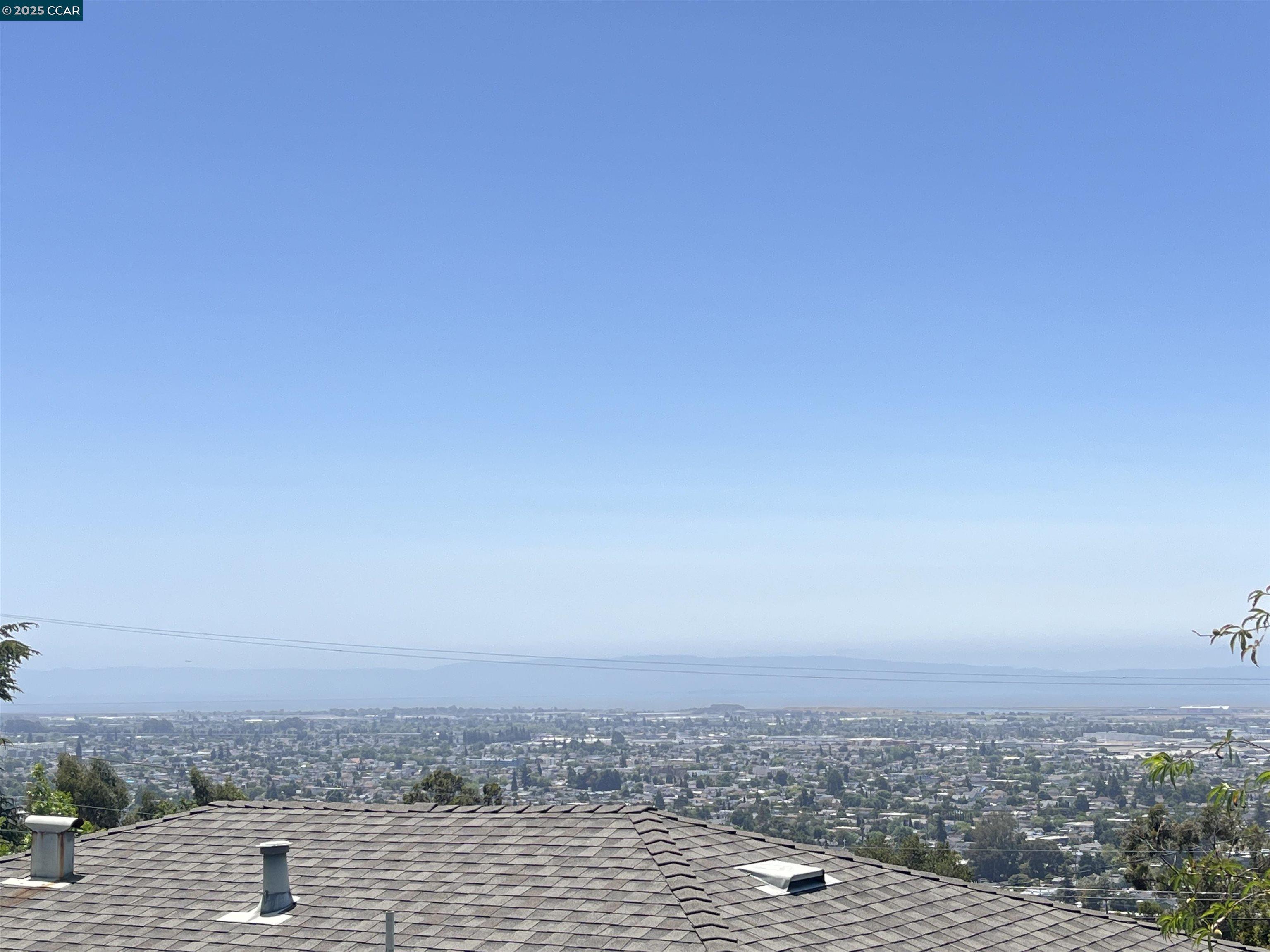 Detail Gallery Image 3 of 48 For 7618 Sunkist Dr, Oakland,  CA 94605 - 3 Beds | 2 Baths