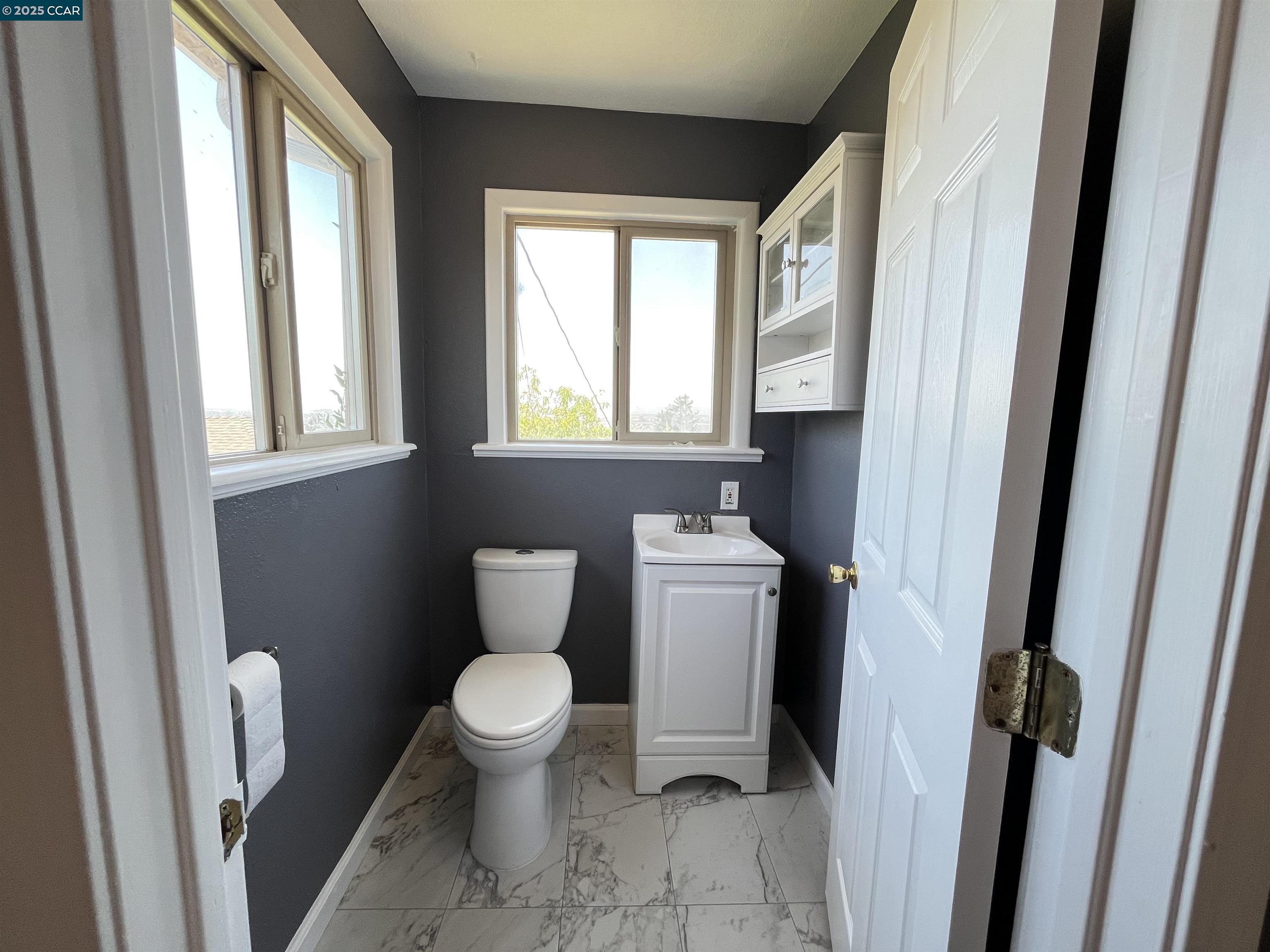 Detail Gallery Image 21 of 48 For 7618 Sunkist Dr, Oakland,  CA 94605 - 3 Beds | 2 Baths