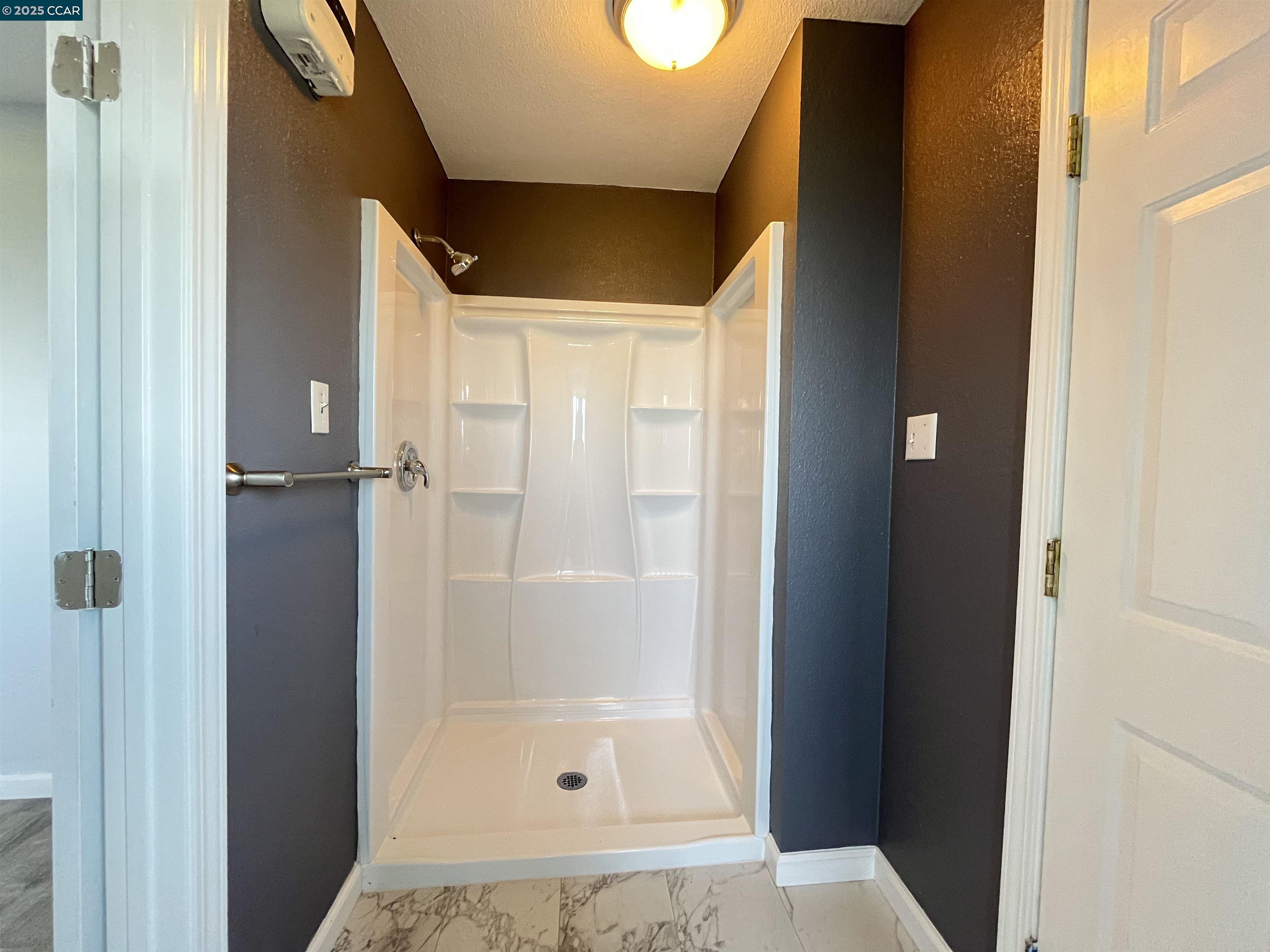 Detail Gallery Image 24 of 48 For 7618 Sunkist Dr, Oakland,  CA 94605 - 3 Beds | 2 Baths