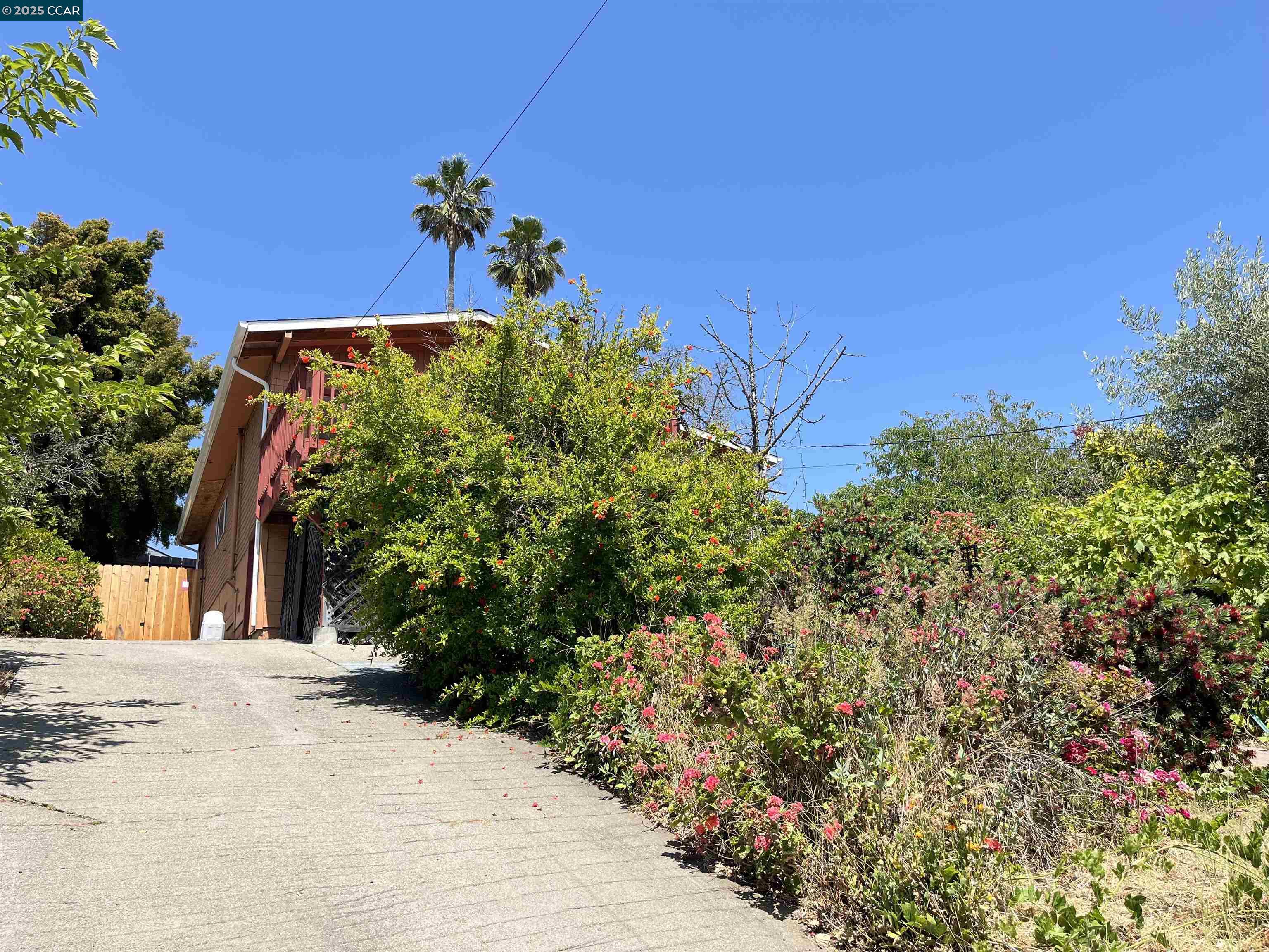 Detail Gallery Image 27 of 48 For 7618 Sunkist Dr, Oakland,  CA 94605 - 3 Beds | 2 Baths
