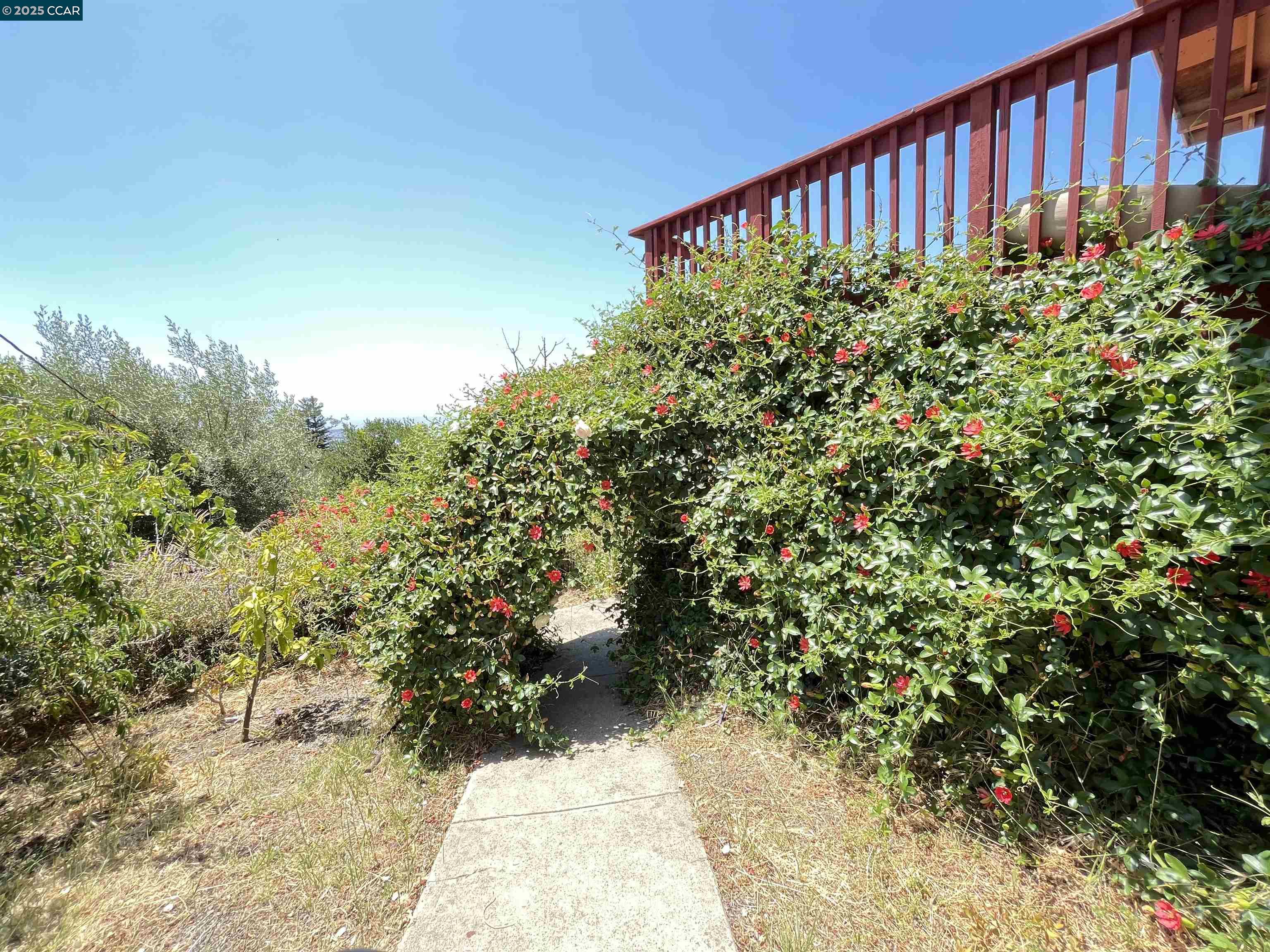 Detail Gallery Image 30 of 48 For 7618 Sunkist Dr, Oakland,  CA 94605 - 3 Beds | 2 Baths