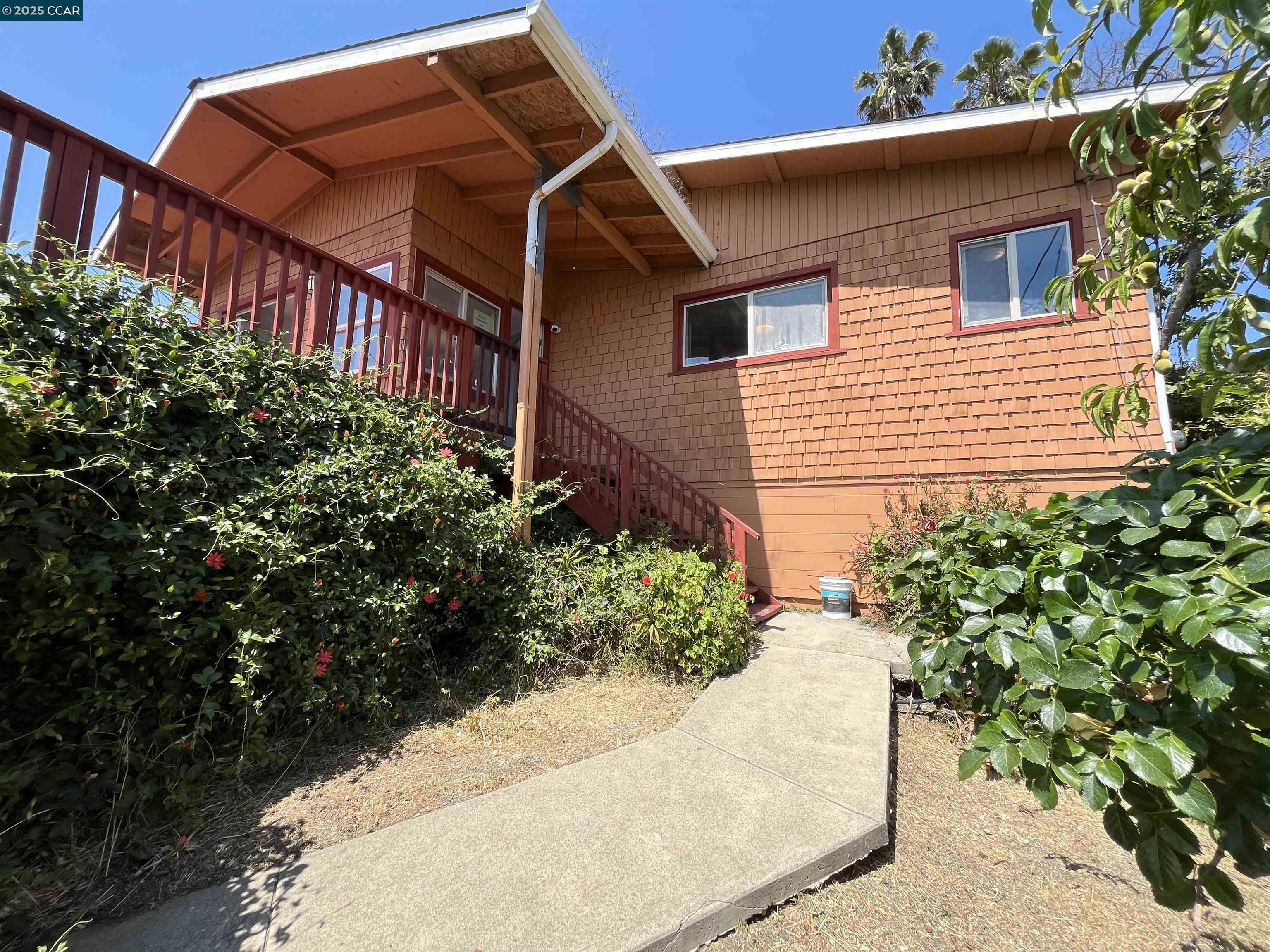 Detail Gallery Image 4 of 48 For 7618 Sunkist Dr, Oakland,  CA 94605 - 3 Beds | 2 Baths
