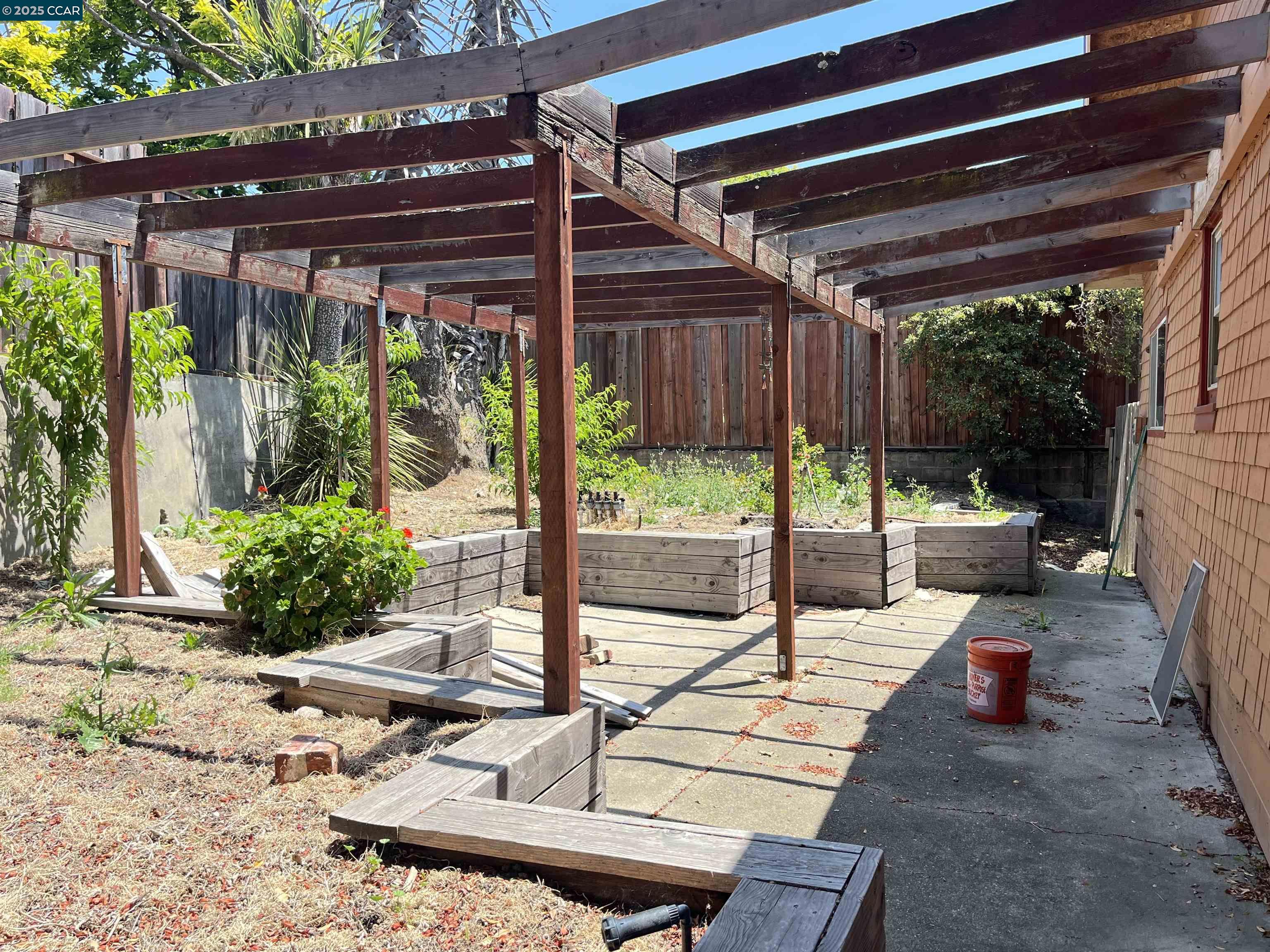 Detail Gallery Image 32 of 48 For 7618 Sunkist Dr, Oakland,  CA 94605 - 3 Beds | 2 Baths