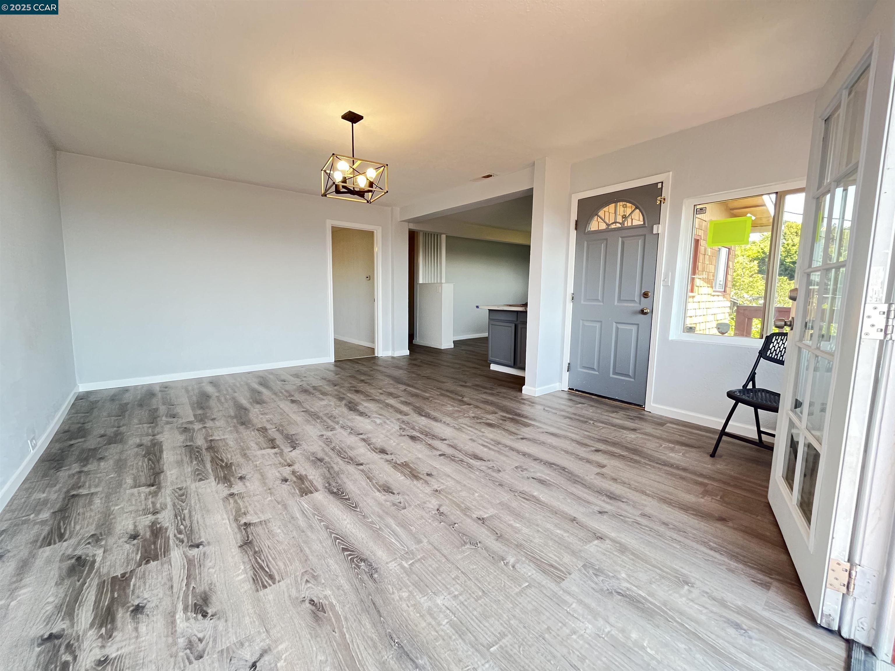 Detail Gallery Image 8 of 48 For 7618 Sunkist Dr, Oakland,  CA 94605 - 3 Beds | 2 Baths
