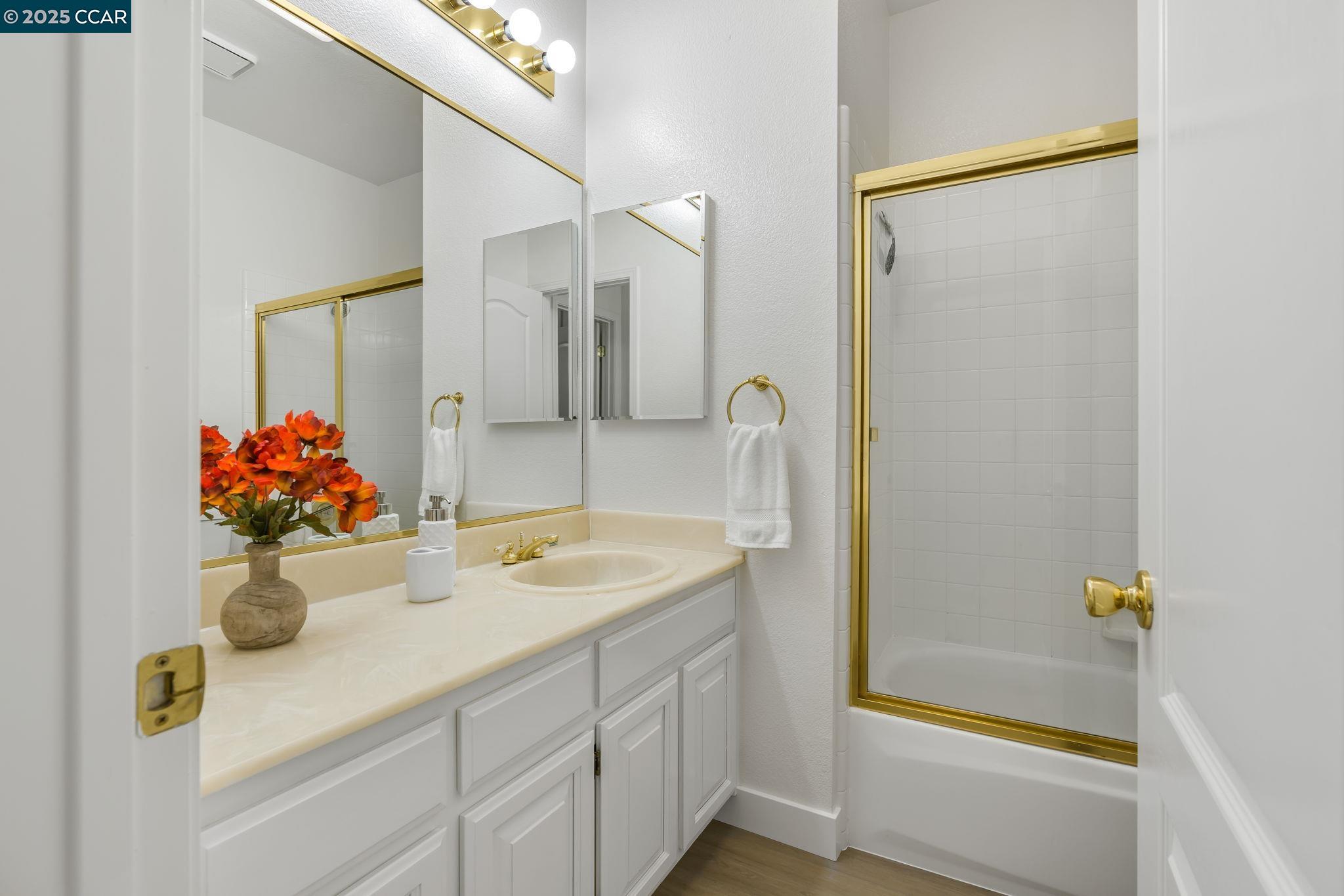 Detail Gallery Image 17 of 30 For 2156 Bluerock Cr, Concord,  CA 94521-1670 - 4 Beds | 3 Baths