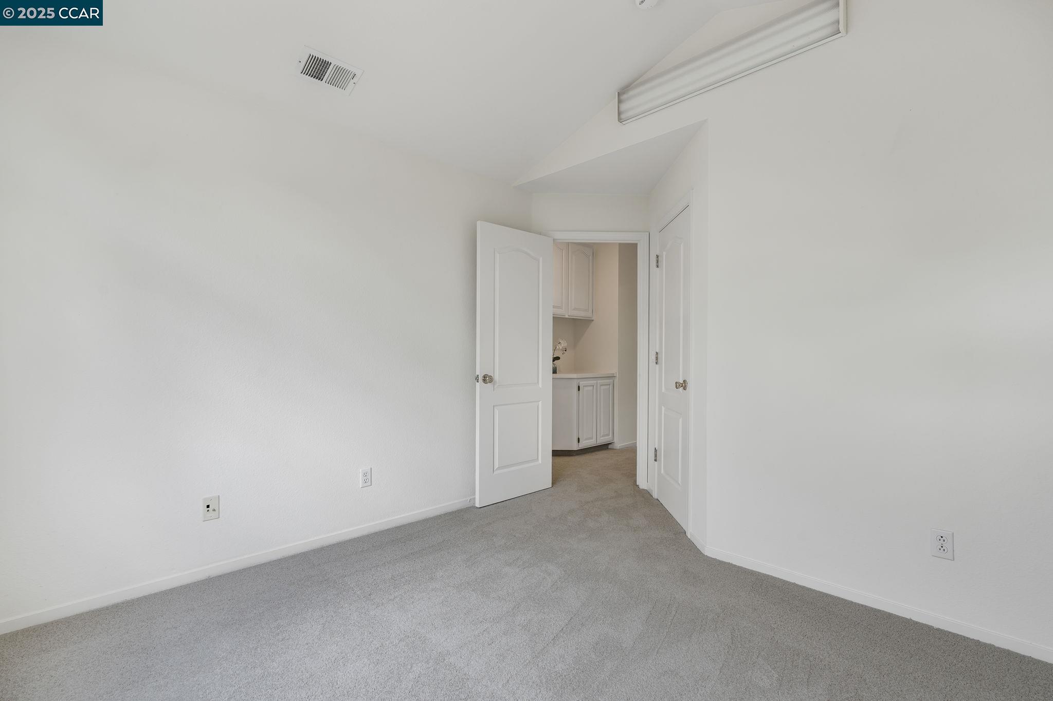 Detail Gallery Image 24 of 30 For 2156 Bluerock Cr, Concord,  CA 94521-1670 - 4 Beds | 3 Baths