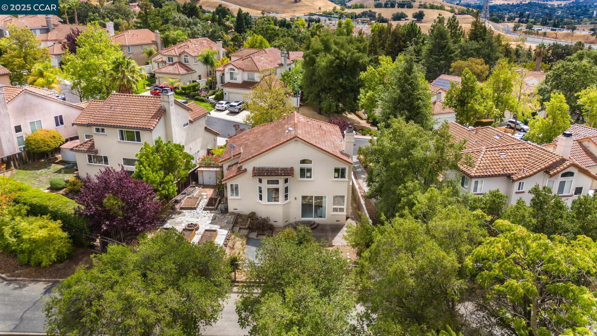 Detail Gallery Image 27 of 30 For 2156 Bluerock Cr, Concord,  CA 94521-1670 - 4 Beds | 3 Baths