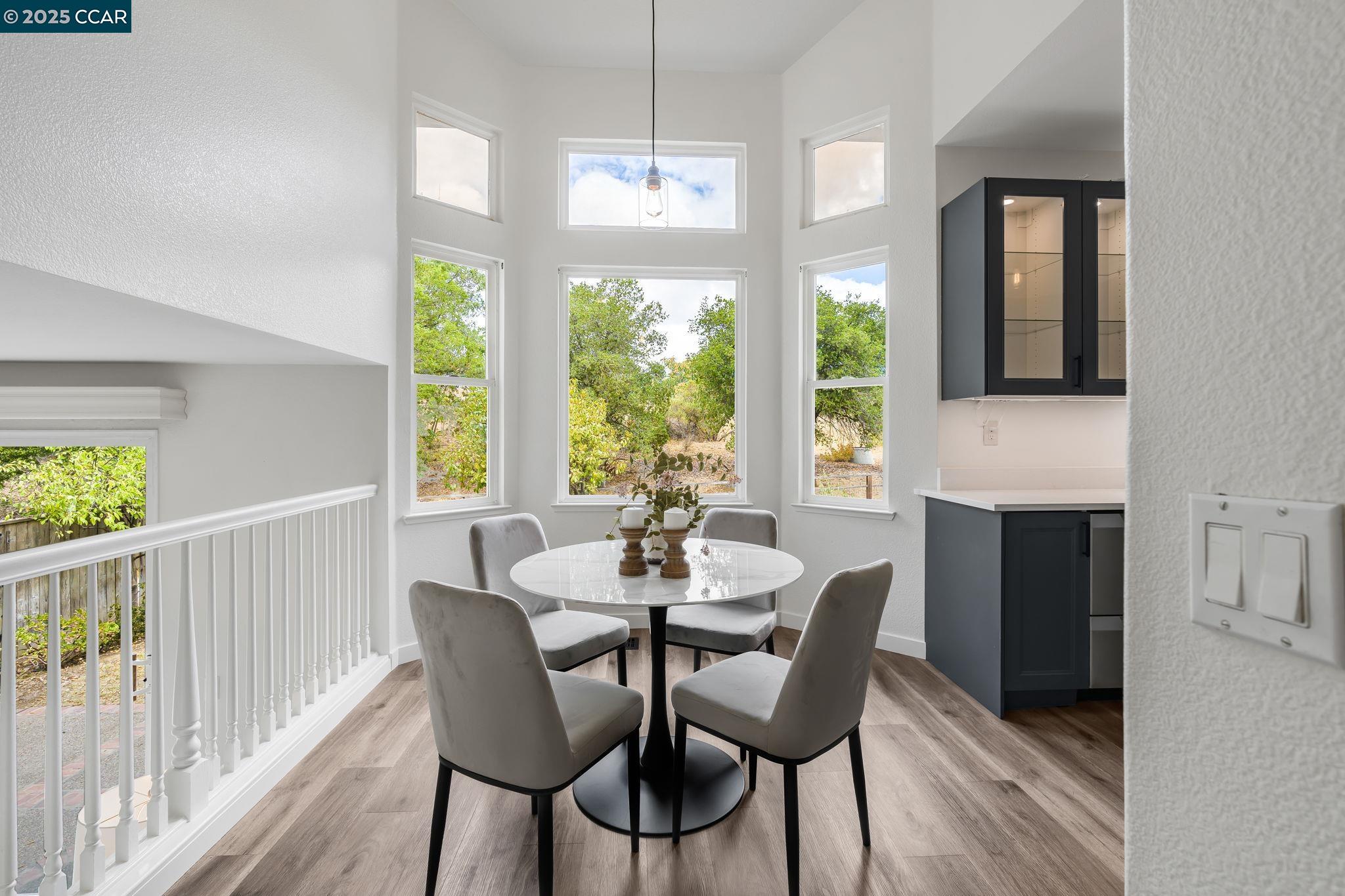 Detail Gallery Image 5 of 30 For 2156 Bluerock Cr, Concord,  CA 94521-1670 - 4 Beds | 3 Baths