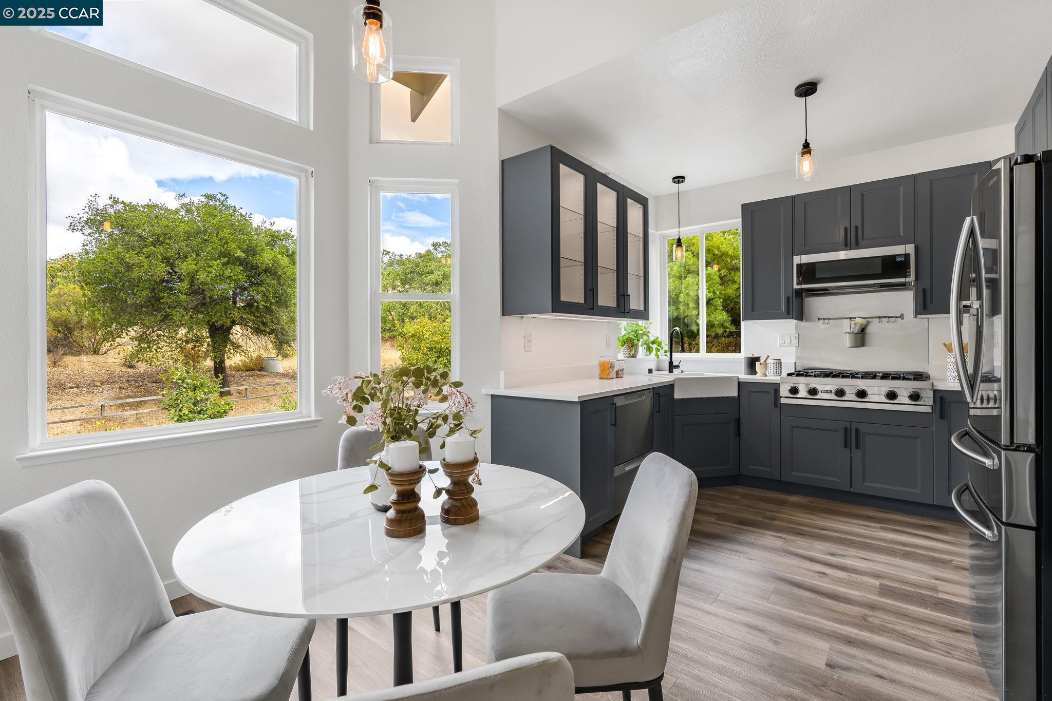 Detail Gallery Image 6 of 30 For 2156 Bluerock Cr, Concord,  CA 94521-1670 - 4 Beds | 3 Baths