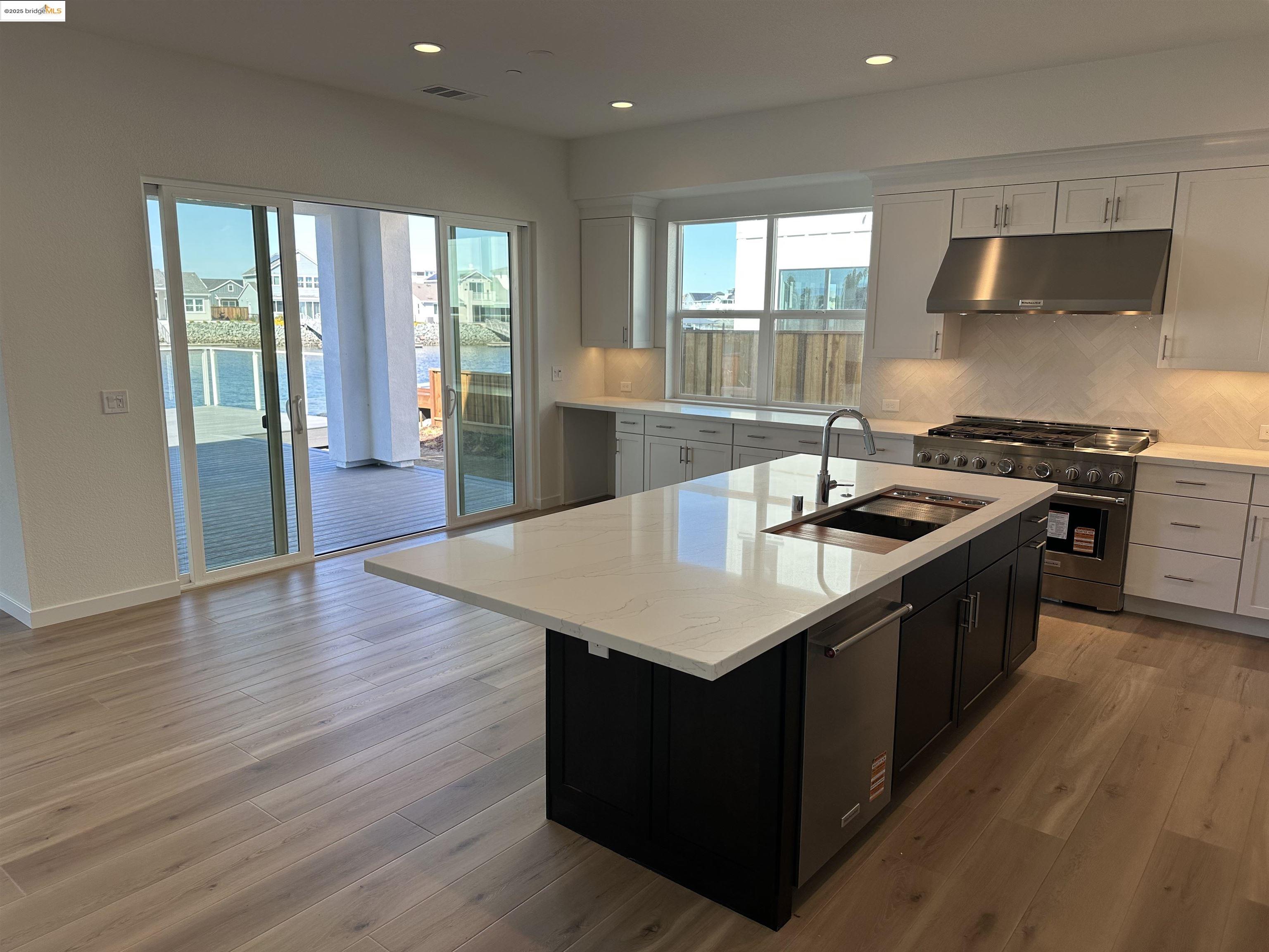 Detail Gallery Image 5 of 27 For 667 Point Place, Bethel Island,  CA 94511 - 4 Beds | 4/1 Baths