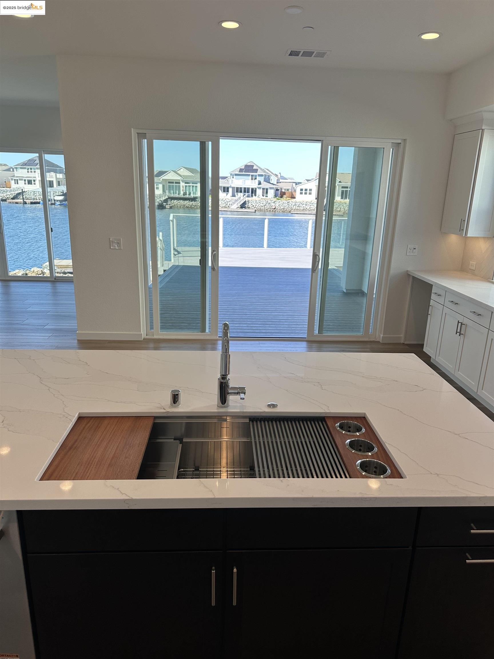 Detail Gallery Image 9 of 27 For 667 Point Place, Bethel Island,  CA 94511 - 4 Beds | 4/1 Baths