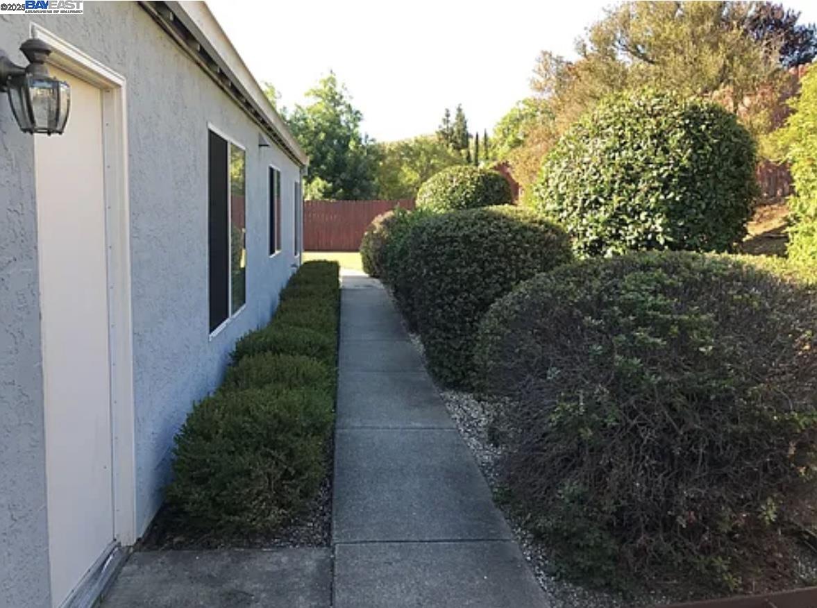 Detail Gallery Image 13 of 16 For Daffodil Dr, Benicia,  CA 94510 - 3 Beds | 2 Baths