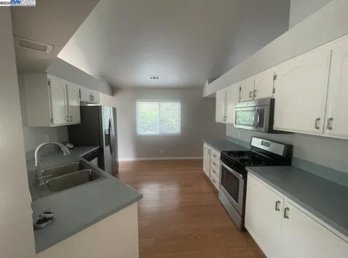 Detail Gallery Image 4 of 16 For Daffodil Dr, Benicia,  CA 94510 - 3 Beds | 2 Baths