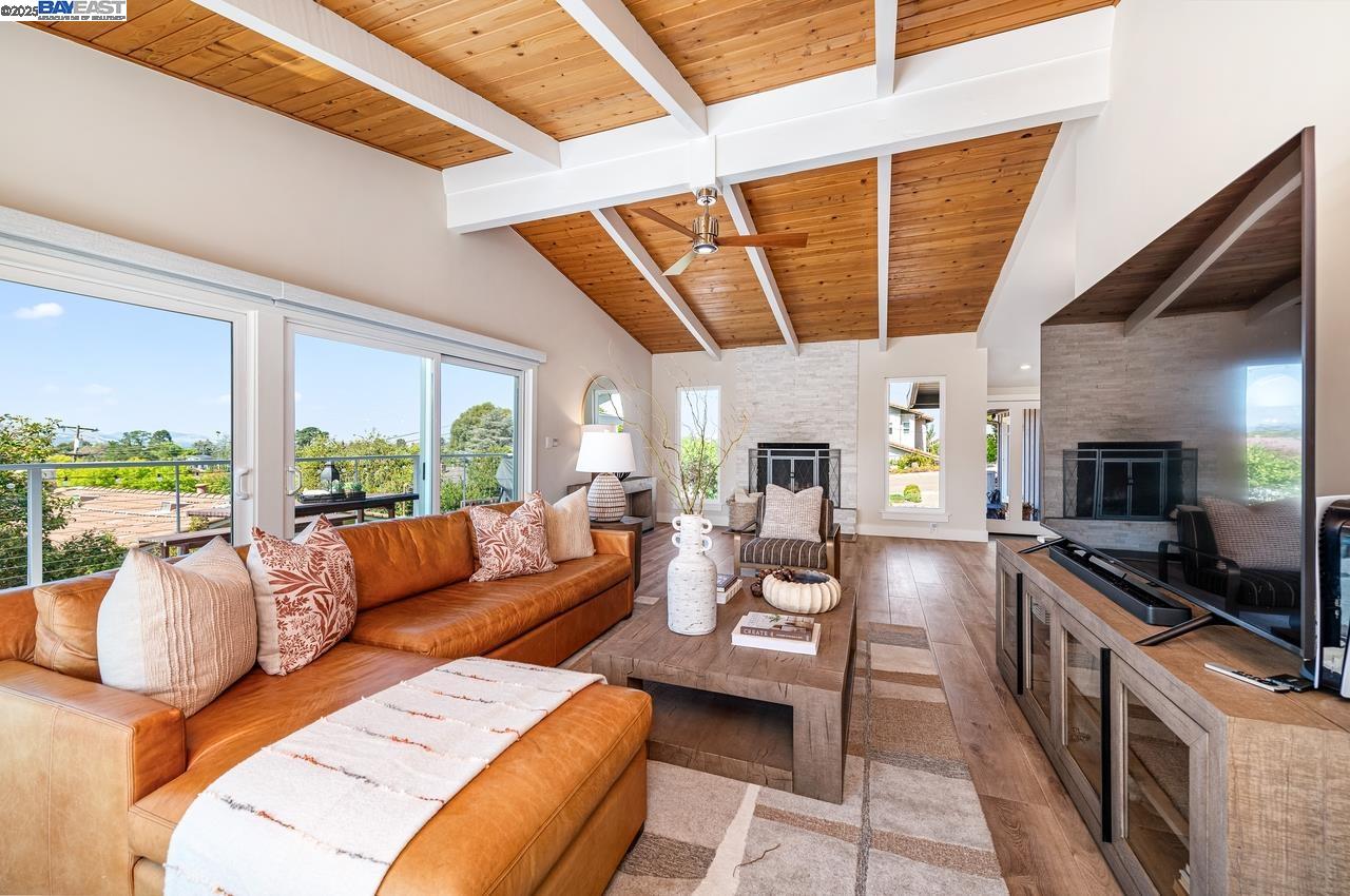 Detail Gallery Image 12 of 60 For 825 Abbie St, Pleasanton,  CA 94566 - 4 Beds | 3/1 Baths