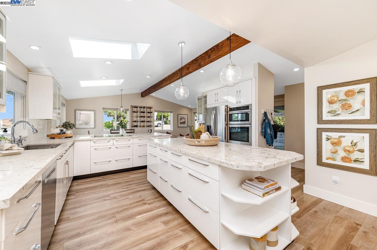 Detail Gallery Image 14 of 60 For 825 Abbie St, Pleasanton,  CA 94566 - 4 Beds | 3/1 Baths