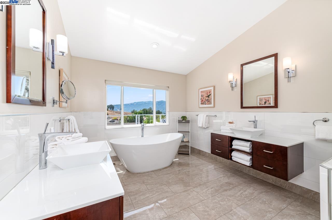 Detail Gallery Image 29 of 60 For 825 Abbie St, Pleasanton,  CA 94566 - 4 Beds | 3/1 Baths