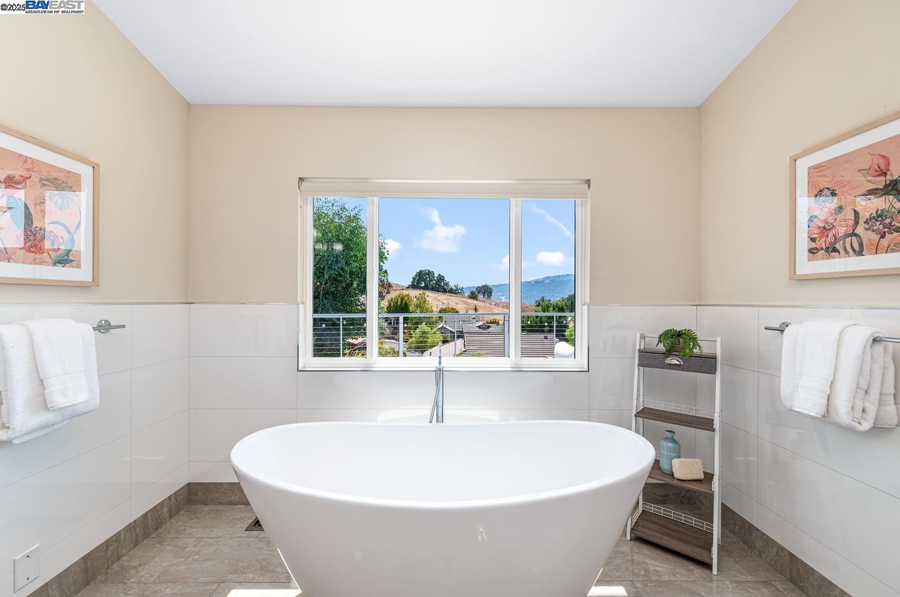 Detail Gallery Image 30 of 60 For 825 Abbie St, Pleasanton,  CA 94566 - 4 Beds | 3/1 Baths