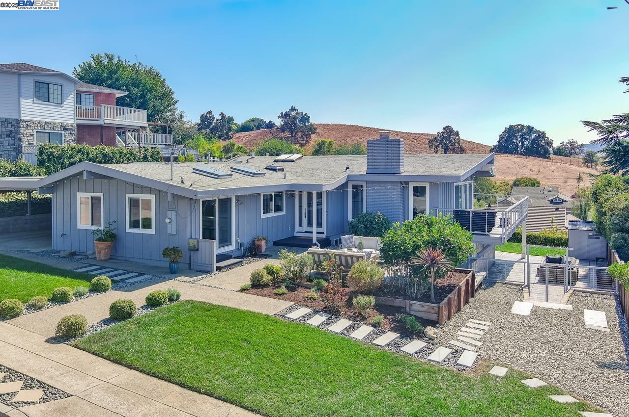 Detail Gallery Image 5 of 60 For 825 Abbie St, Pleasanton,  CA 94566 - 4 Beds | 3/1 Baths