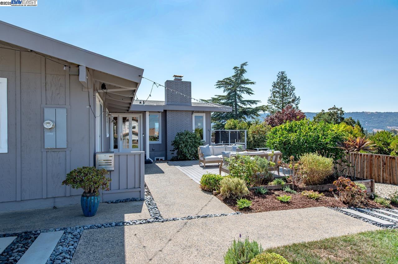 Detail Gallery Image 6 of 60 For 825 Abbie St, Pleasanton,  CA 94566 - 4 Beds | 3/1 Baths