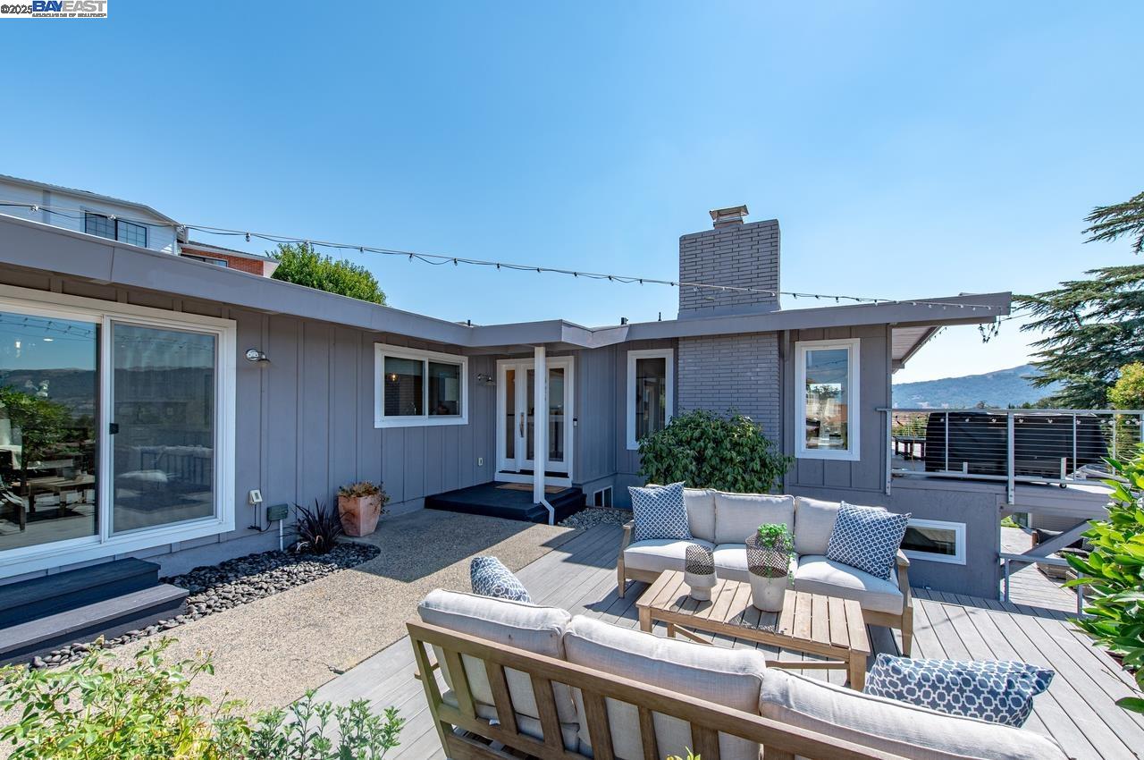 Detail Gallery Image 7 of 60 For 825 Abbie St, Pleasanton,  CA 94566 - 4 Beds | 3/1 Baths