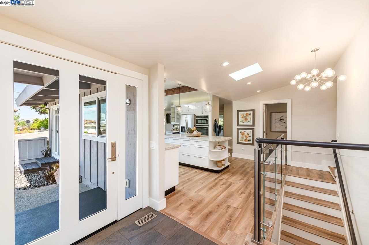 Detail Gallery Image 9 of 60 For 825 Abbie St, Pleasanton,  CA 94566 - 4 Beds | 3/1 Baths
