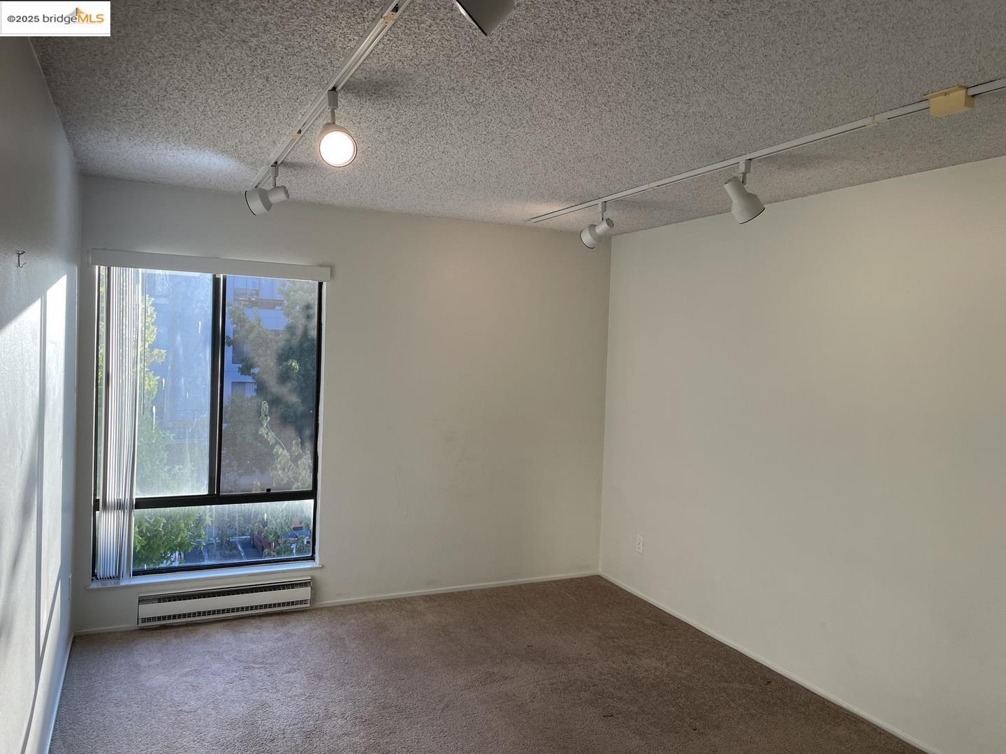 Detail Gallery Image 11 of 18 For Commodore Dr # C361,  Emeryville,  CA 94608 - 1 Beds | 1 Baths
