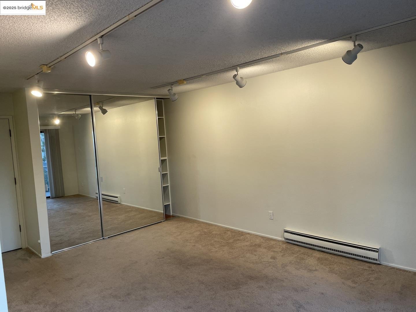 Detail Gallery Image 3 of 18 For Commodore Dr # C361,  Emeryville,  CA 94608 - 1 Beds | 1 Baths