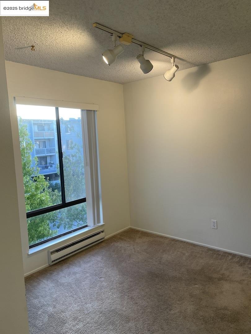Detail Gallery Image 4 of 18 For Commodore Dr # C361,  Emeryville,  CA 94608 - 1 Beds | 1 Baths