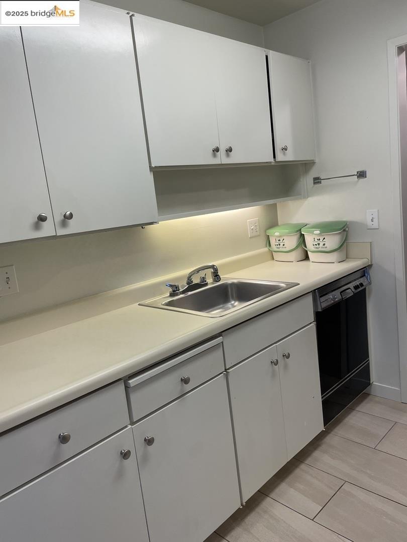 Detail Gallery Image 5 of 18 For Commodore Dr # C361,  Emeryville,  CA 94608 - 1 Beds | 1 Baths