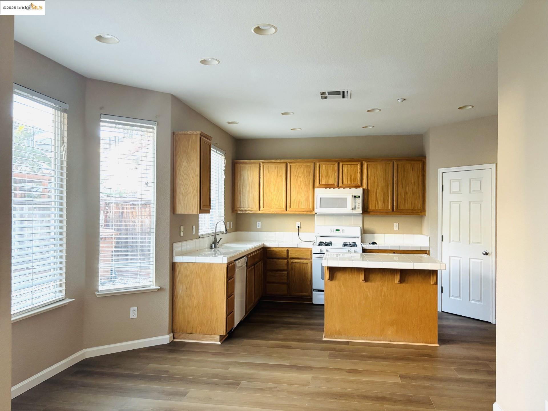 Detail Gallery Image 4 of 25 For 1267 Picadilly Ln, Brentwood,  CA 94513 - 4 Beds | 2/1 Baths
