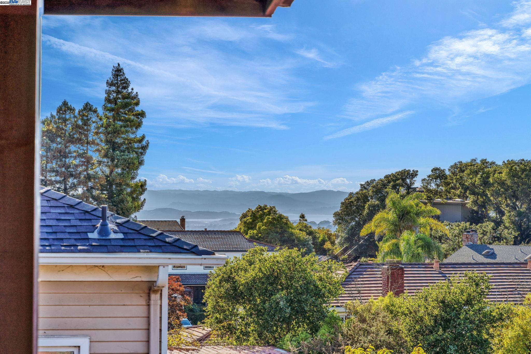 Detail Gallery Image 11 of 19 For 5347 Heavenly Ridge Ln, Richmond,  CA 94803 - 4 Beds | 2/1 Baths