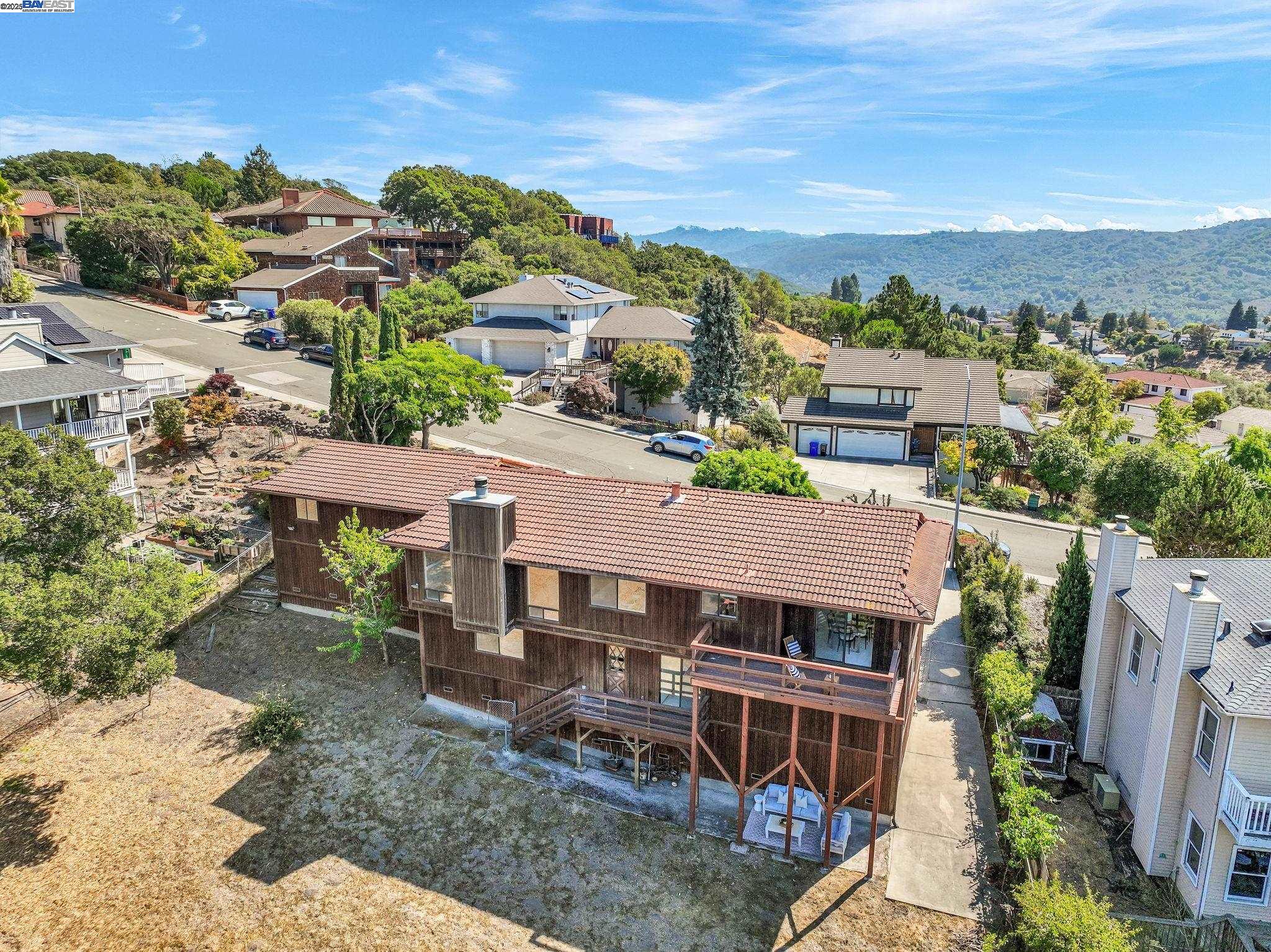 Detail Gallery Image 8 of 19 For 5347 Heavenly Ridge Ln, Richmond,  CA 94803 - 4 Beds | 2/1 Baths