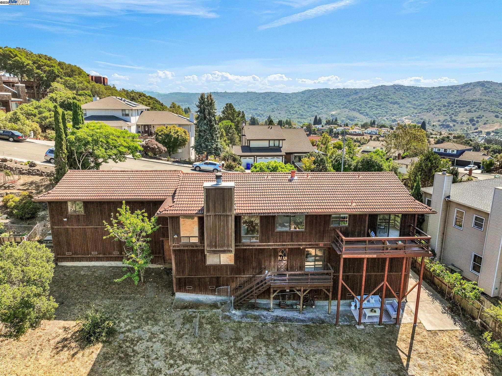 Detail Gallery Image 9 of 19 For 5347 Heavenly Ridge Ln, Richmond,  CA 94803 - 4 Beds | 2/1 Baths