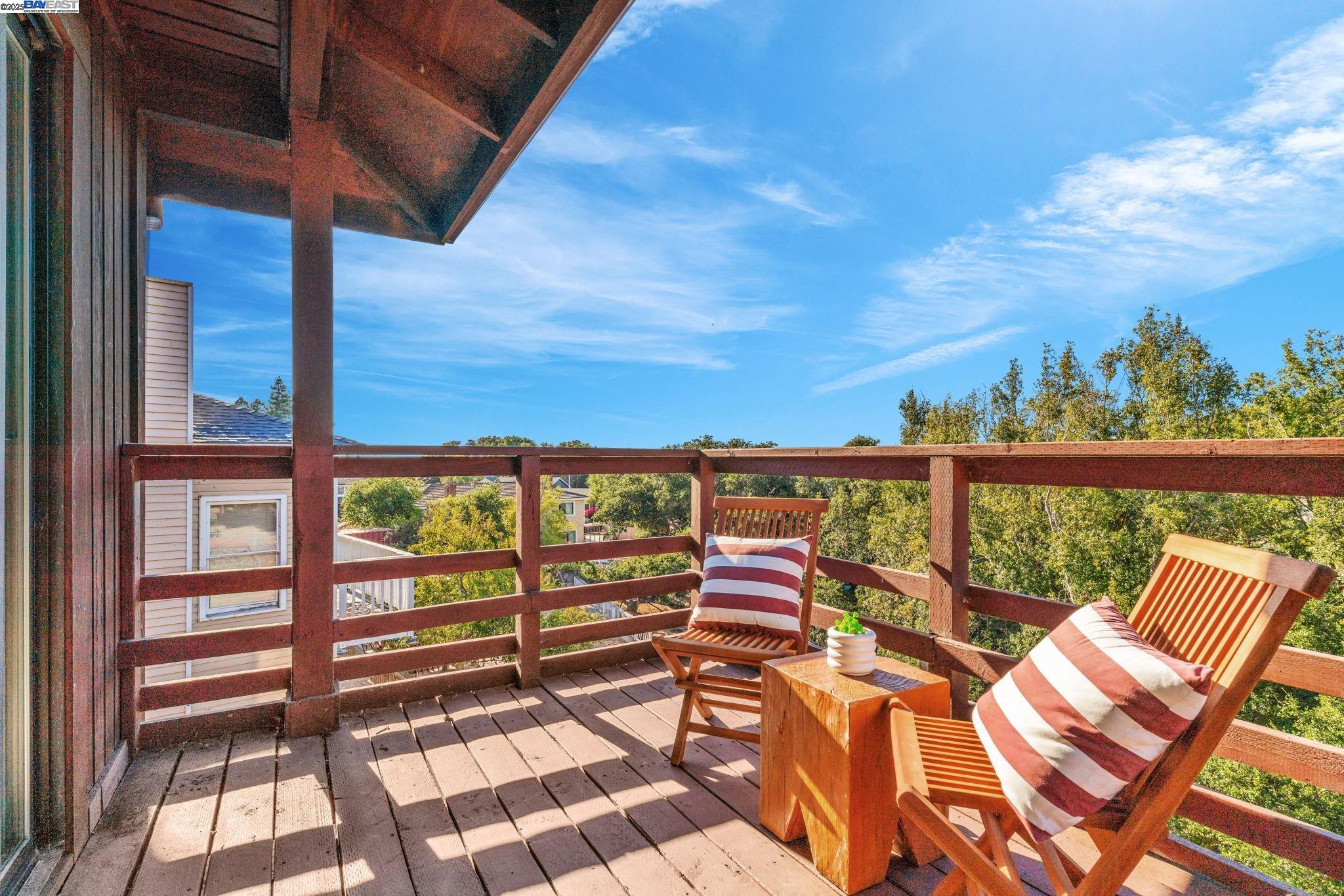 Detail Gallery Image 10 of 19 For 5347 Heavenly Ridge Ln, Richmond,  CA 94803 - 4 Beds | 2/1 Baths