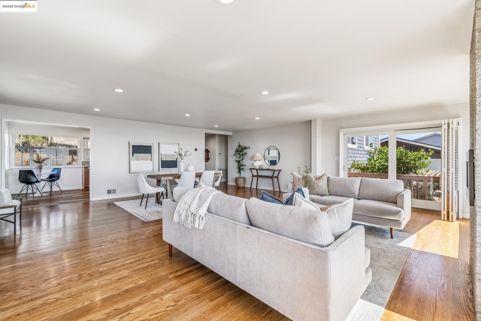 Detail Gallery Image 7 of 58 For 101 Chadbourne Way, Oakland,  CA 94619 - 3 Beds | 2/1 Baths