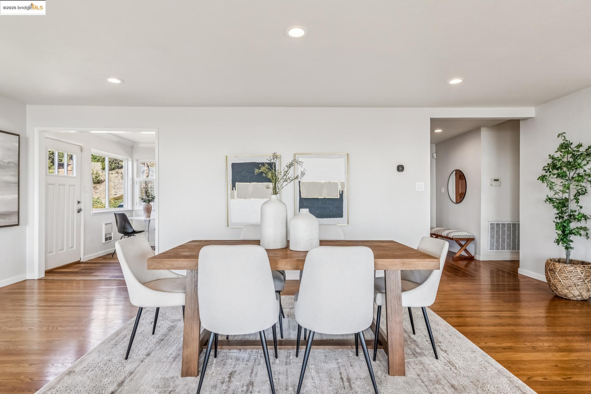 Detail Gallery Image 9 of 58 For 101 Chadbourne Way, Oakland,  CA 94619 - 3 Beds | 2/1 Baths