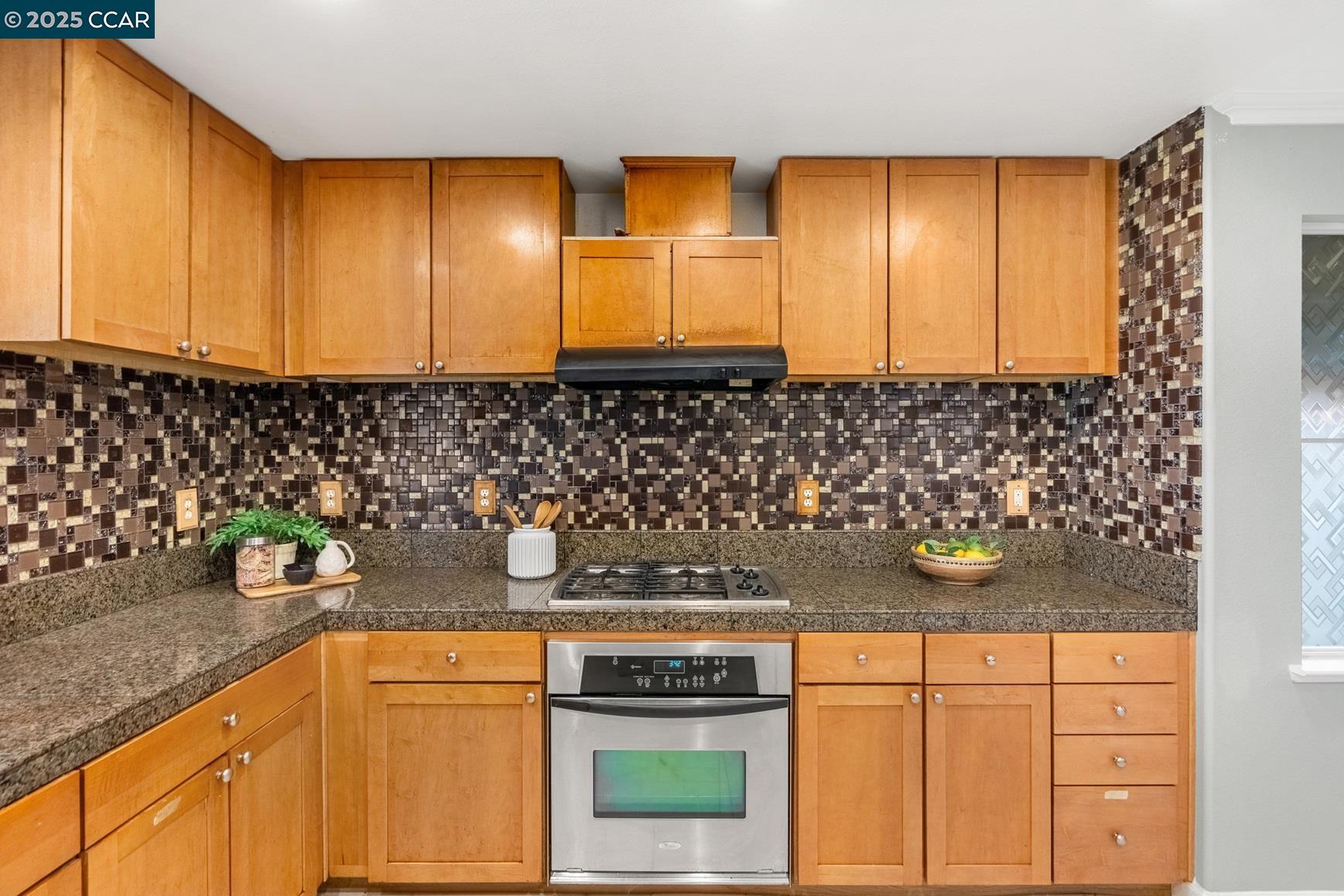 Detail Gallery Image 11 of 39 For 110 Mars Ct, Pittsburg,  CA 94565 - 5 Beds | 2/1 Baths