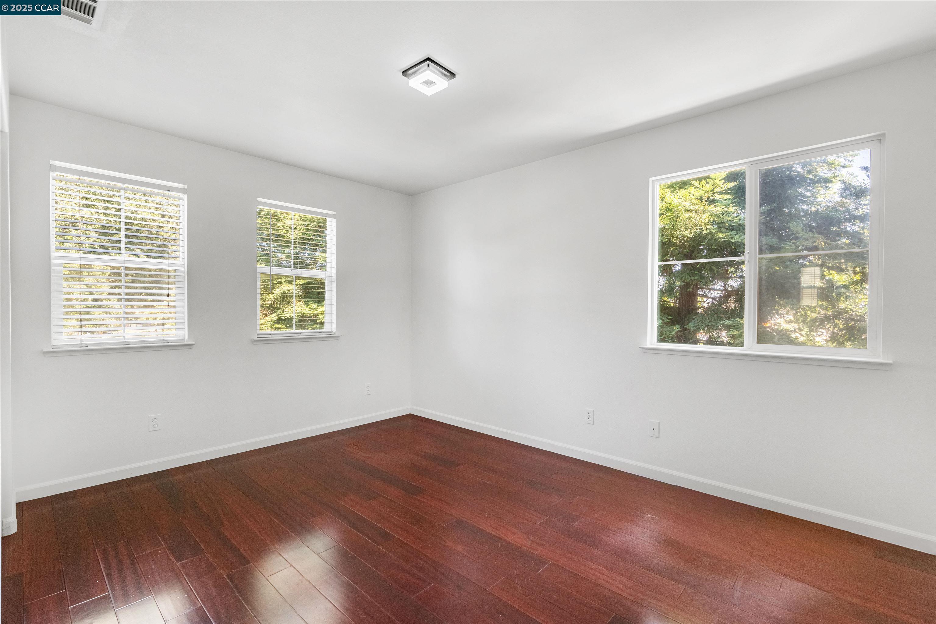 Detail Gallery Image 29 of 39 For 110 Mars Ct, Pittsburg,  CA 94565 - 5 Beds | 2/1 Baths