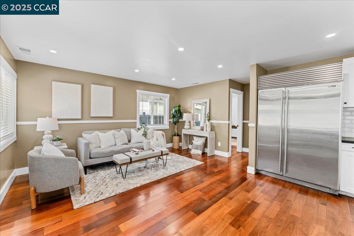 Detail Gallery Image 2 of 27 For 1842 1st St, Richmond,  CA 94801 - 3 Beds | 2 Baths
