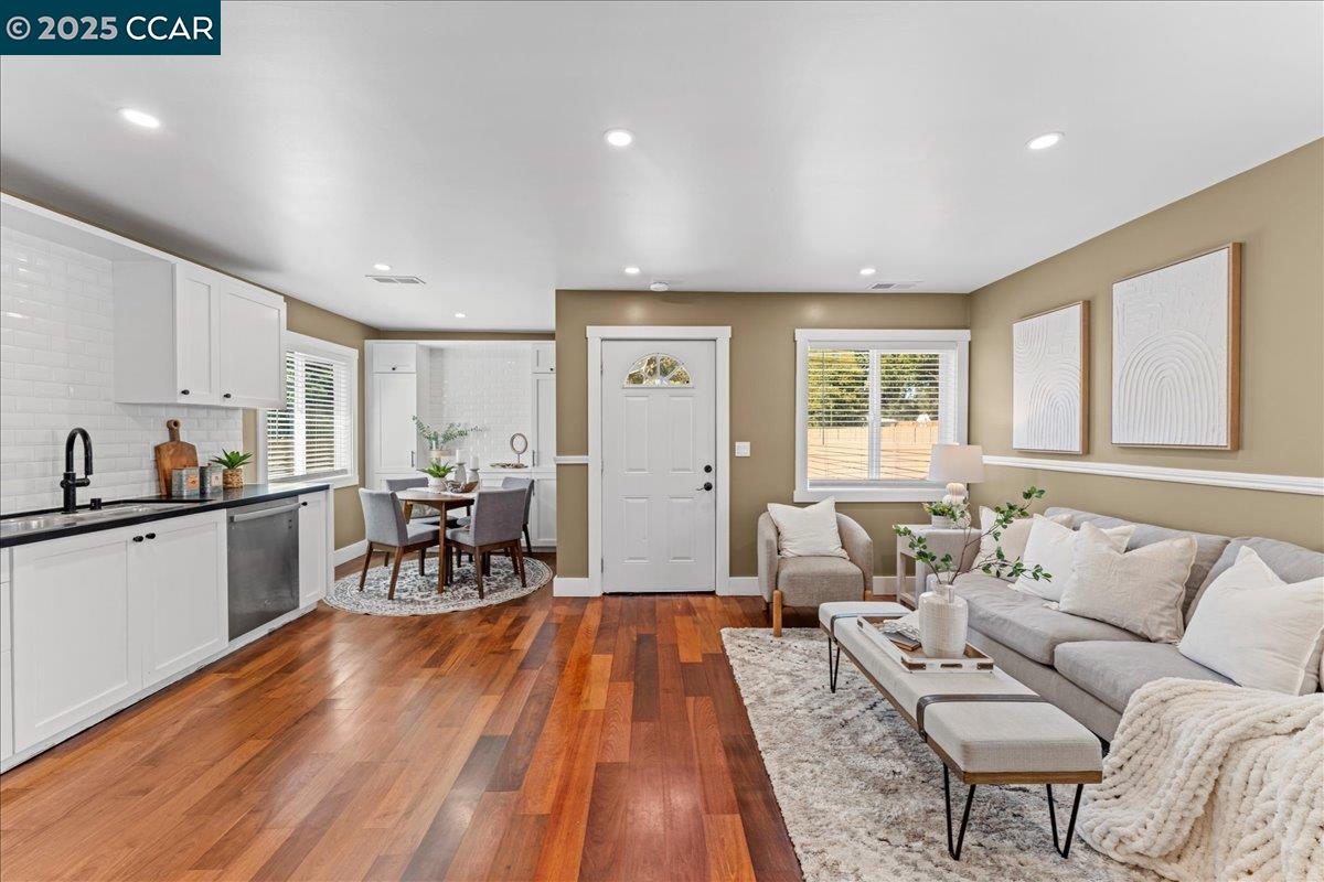 Detail Gallery Image 5 of 27 For 1842 1st St, Richmond,  CA 94801 - 3 Beds | 2 Baths