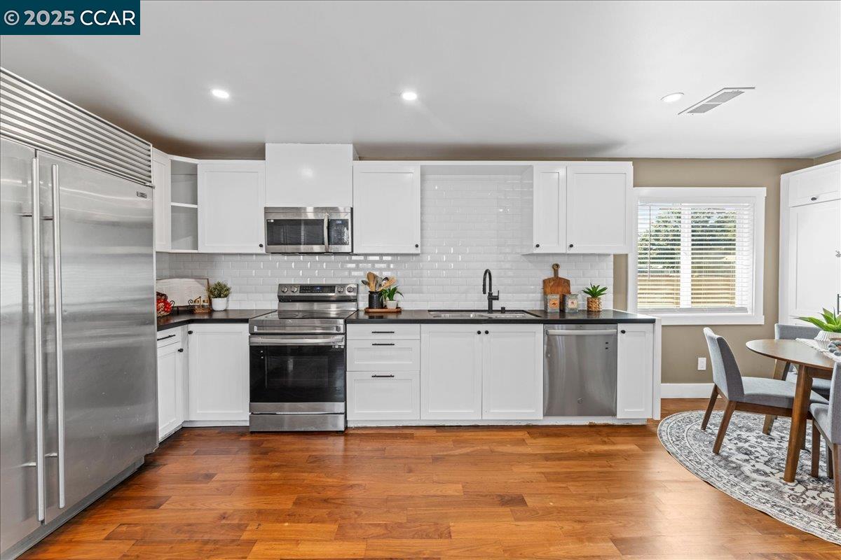 Detail Gallery Image 8 of 27 For 1842 1st St, Richmond,  CA 94801 - 3 Beds | 2 Baths