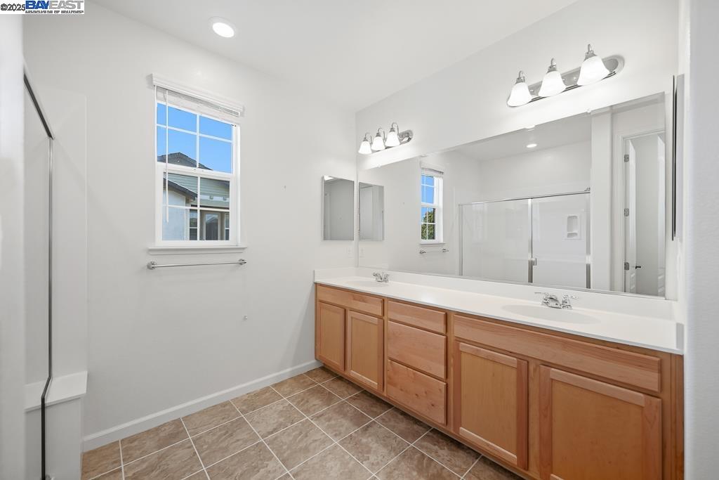Detail Gallery Image 14 of 21 For 1505 Sylvia St, Hayward,  CA 94545 - 3 Beds | 2/1 Baths
