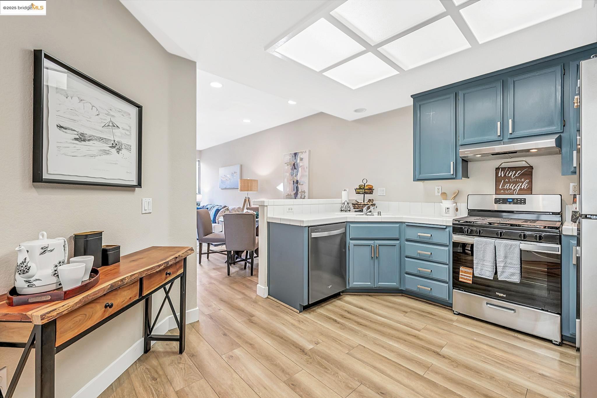 Detail Gallery Image 11 of 60 For 2605 Beach Head Ct, Richmond,  CA 94804 - 3 Beds | 3 Baths